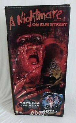 (JSA) Authenticated Nightmare Elm Street Glove Signed by Robert Englund