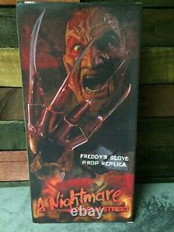 NECA Nightmare On Elm Street Freddy Krueger Adult Prop Replica Glove 1984 Movie