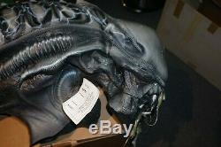 Original ALIENS PROP MASK, feet. Hands, C. P. Distortions Unlimited 1991 Movie NEW