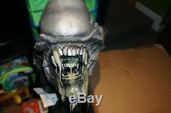 Original ALIENS PROP MASK, feet. Hands, C. P. Distortions Unlimited 1991 Movie NEW