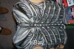 Original ALIENS PROP MASK, feet. Hands, C. P. Distortions Unlimited 1991 Movie NEW