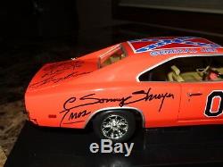 The Dukes Of Hazzard Cast SIGNED General Lee 118 1969 Dodge Charger Prop + COA