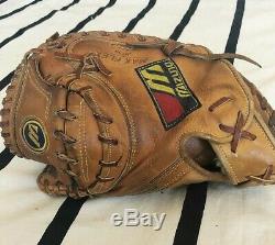 The real catchers mitt TOM BERENGER used in the movie MAJOR LEAGUE 2