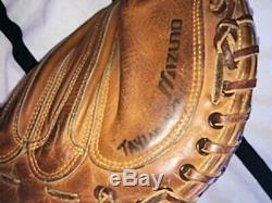 The real catchers mitt TOM BERENGER used in the movie MAJOR LEAGUE 2