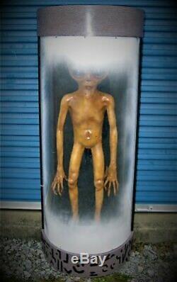 Very Rare Vintage Original X-files 5 Foot Alien Prop In Case Movie Memorabilia